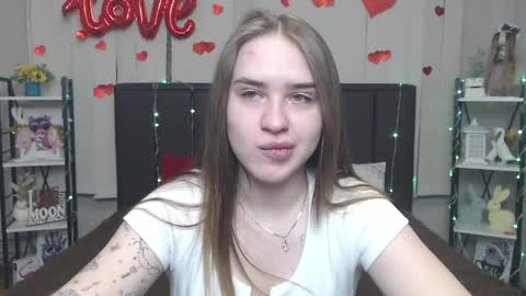 Snapshot of laurahlot chatting on 05-19-26, 06:20 LauraHlot online show from 05-19-26, 06:20