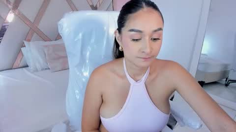 Snapshot of lauraklark chatting on 11-06-25, 01:56 laura online show from 11-06-25, 01:56