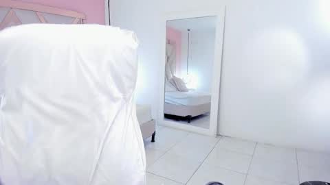 Snapshot of lauraklark chatting on 12-01-25, 09:09 laura online show from 12-01-25, 09:09