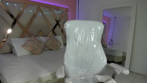 Snapshot of lauraklark chatting on 01-05-26, 08:01 laura online show from 01-05-26, 08:01