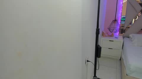 Snapshot of lauraklark chatting on 02-13-26, 07:43 laura online show from 02-13-26, 07:43