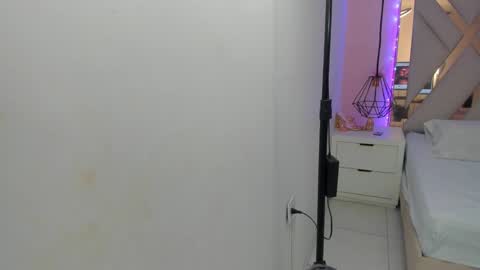 Snapshot of lauraklark chatting on 02-14-26, 06:37 laura online show from 02-14-26, 06:37