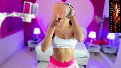 Snapshot of lauramartin1 chatting on 01-08-25, 12:28 Laura MartinGMT-5 2200-0600 online show from 01-08-25, 12:28