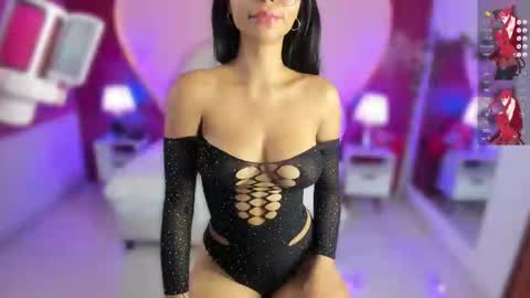 Snapshot of lauramartin1 chatting on 02-21-25, 12:49 Laura MartinGMT-5 2200-0600 online show from 02-21-25, 12:49