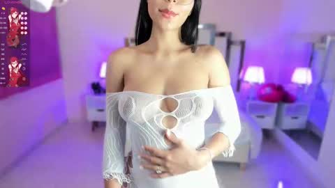 Snapshot of lauramartin1 chatting on 09-10-25, 12:21 Laura MartinGMT-5 2200-0600 online show from 09-10-25, 12:21