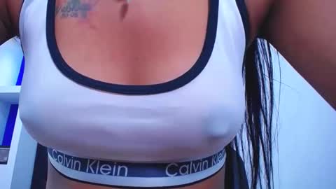 lauramossart online show from 11-18-25, 02:17