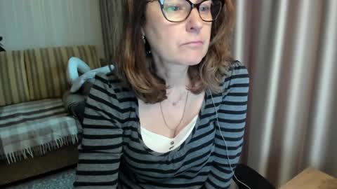 Lauraoven1 online show from 06-03-26, 05:18