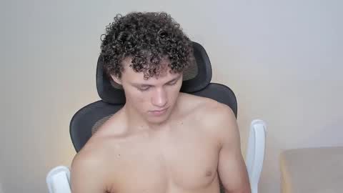 Laureent online show from 10-20-25, 04:07