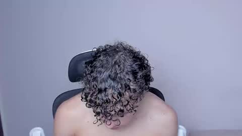 Laureent online show from 11-19-25, 05:24