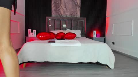 Snapshot of laureenwells chatting on 02-14-26, 07:54 Lauren Weels online show from 02-14-26, 07:54