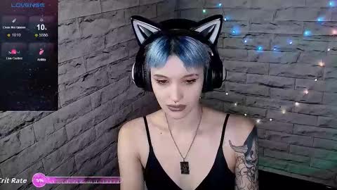 Snapshot of lauren_raquel chatting on 11-23-25, 01:33 Eva online show from 11-23-25, 01:33