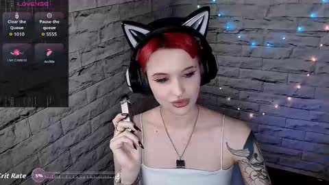 Snapshot of lauren_raquel chatting on 02-25-26, 07:23 Eva online show from 02-25-26, 07:23