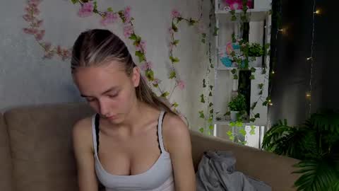 Snapshot of laurenasimpkin chatting on 06-11-26, 12:47 Lissa online show from 06-11-26, 12:47
