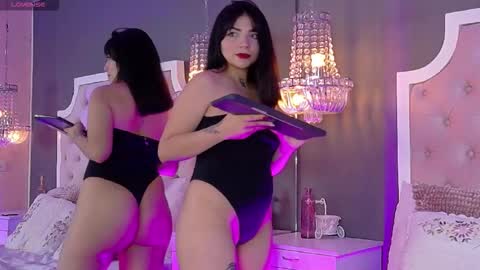 Snapshot of laurenbecker_ chatting on 10-23-25, 04:17 Lauren  online show from 10-23-25, 04:17