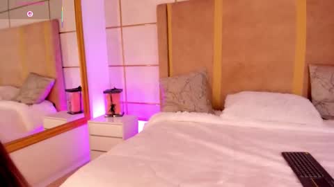 Snapshot of laurencarter1 chatting on 12-21-25, 11:12 online show from 12-21-25, 11:12