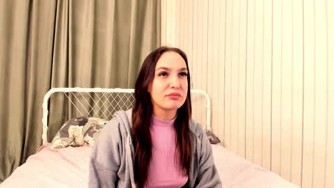 Snapshot of laurencerebillard chatting on 11-18-25, 08:13 Victoria online show from 11-18-25, 08:13