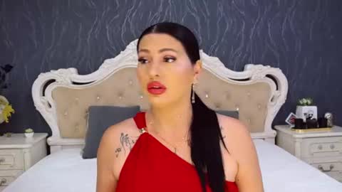 Laura online show from 06-19-26, 11:47