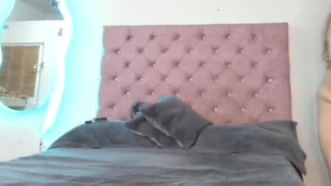 Snapshot of laurenlaine99 chatting on 09-27-25, 02:49 laurenlaine online show from 09-27-25, 02:49