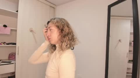 laurenn_111 online show from 06-07-26, 11:08