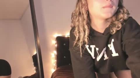 laurenn_111 online show from 06-14-26, 10:06