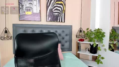 Snapshot of laurenrosee_ chatting on 09-11-25, 02:39 Lauren online show from 09-11-25, 02:39