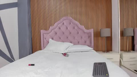 Lauren  online show from 10-31-25, 01:56