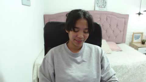 Snapshot of laurent1_ chatting on 01-19-25, 02:25 laurent online show from 01-19-25, 02:25