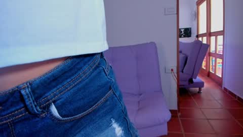 Snapshot of laurent_a chatting on 01-07-25, 06:35 Lucie  online show from 01-07-25, 06:35