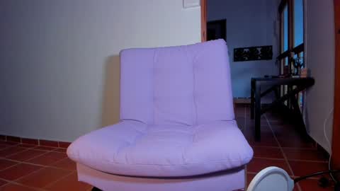 Snapshot of laurent_a chatting on 01-30-25, 10:51 Lucie  online show from 01-30-25, 10:51