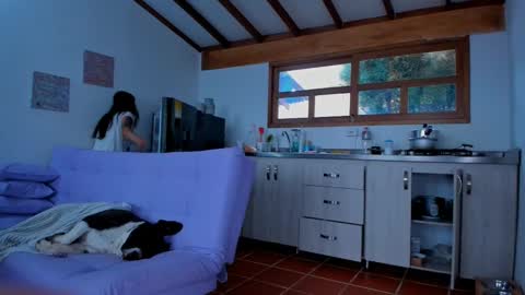 Snapshot of laurent_a chatting on 02-28-25, 01:58 Lucie  online show from 02-28-25, 01:58
