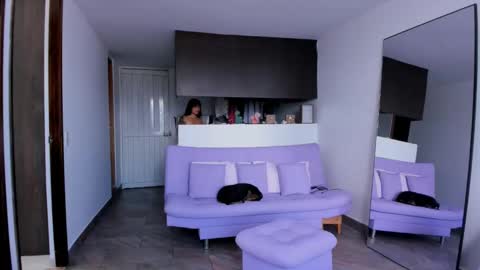 Snapshot of laurent_a chatting on 09-10-25, 07:47 Lucie  online show from 09-10-25, 07:47