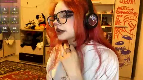 Snapshot of laurettecipro chatting on 06-18-26, 10:14 Eva online show from 06-18-26, 10:14