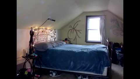 Snapshot of laureybabe44 chatting on 01-15-25, 08:16 Lauren online show from 01-15-25, 08:16