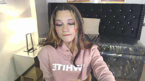 Snapshot of laurita_b chatting on 01-15-25, 12:47 Laurita online show from 01-15-25, 12:47