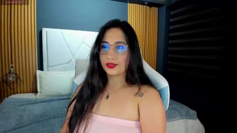 Snapshot of lauroberts chatting on 09-15-25, 03:39 Lau Roberts online show from 09-15-25, 03:39