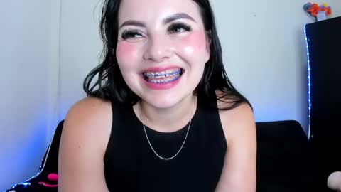 LauryJonson  online show from 05-22-26, 06:57