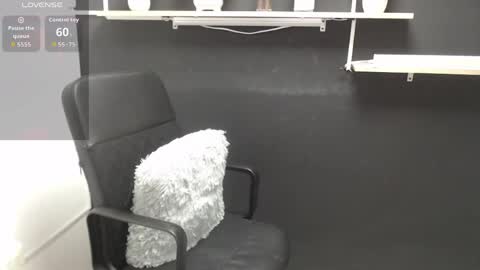 Laury  online show from 04-22-26, 07:15