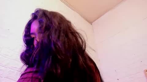 Snapshot of laurynandnarem chatting on 02-11-26, 06:18 Laury and Narem online show from 02-11-26, 06:18