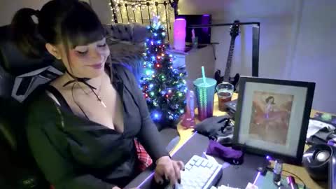 Lavenderrzz online show from 12-18-25, 02:23