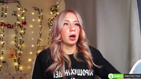 Mia online show from 09-21-25, 03:46