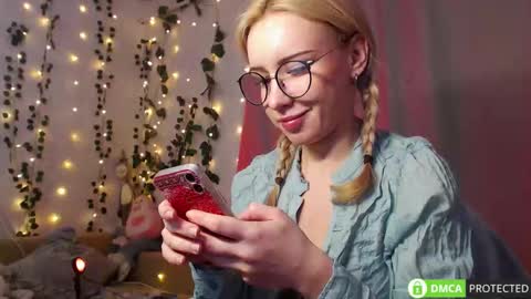 Mia online show from 03-12-26, 09:59