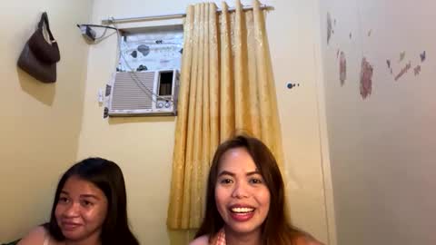 Snapshot of lavvenderr chatting on 02-14-26, 05:37 lavvenderr online show from 02-14-26, 05:37