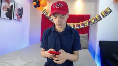 Snapshot of lawford_mike chatting on 10-12-25, 08:30 Mike online show from 10-12-25, 08:30