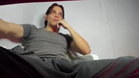 ZAmbrano online show from 10-21-25, 01:50