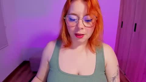 Snapshot of lay_lah chatting on 11-21-25, 01:15 laylaah online show from 11-21-25, 01:15