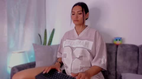 laya online show from 03-20-26, 03:33