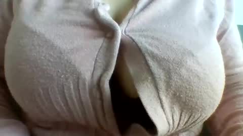 layannalea online show from 11-30-25, 11:42