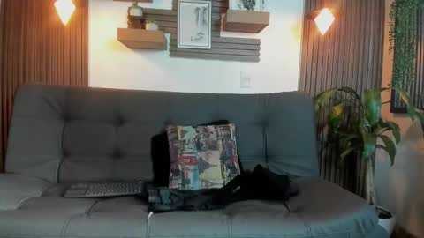 Snapshot of layla_707 chatting on 10-20-25, 10:21 Layla online show from 10-20-25, 10:21