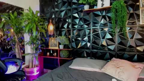 Snapshot of layla_707 chatting on 11-25-25, 09:37 Layla online show from 11-25-25, 09:37