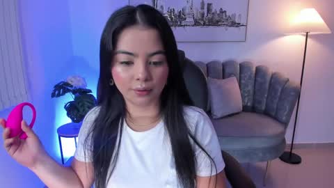 Layla Breezee online show from 04-10-26, 09:58